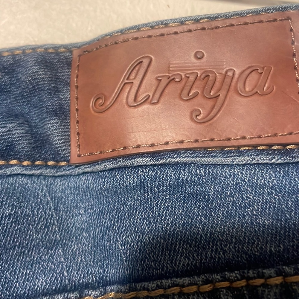 Ariya Jeans - Picture 8 of 15